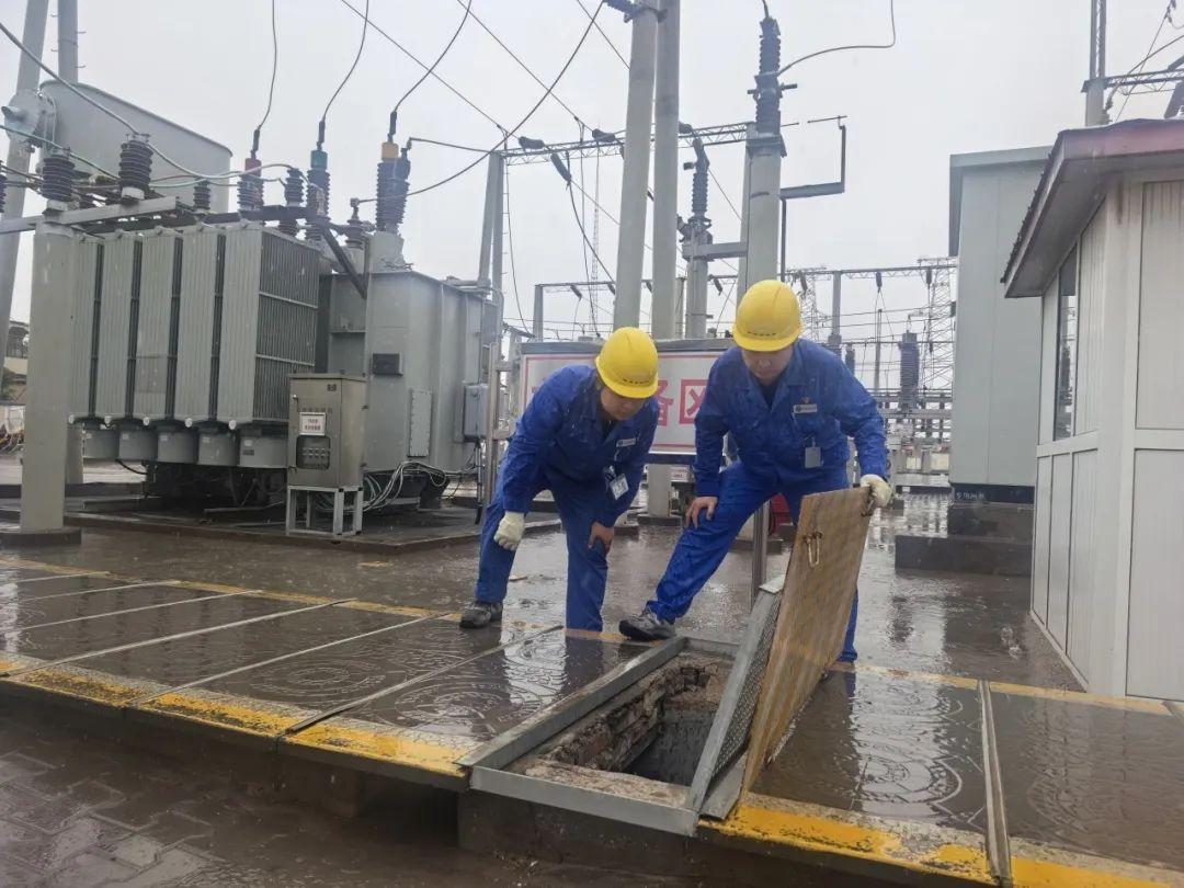 迎战暴雨！内蒙古全发国际app全力包管电网清静运行