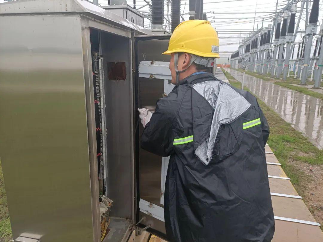 迎战暴雨！内蒙古全发国际app全力包管电网清静运行