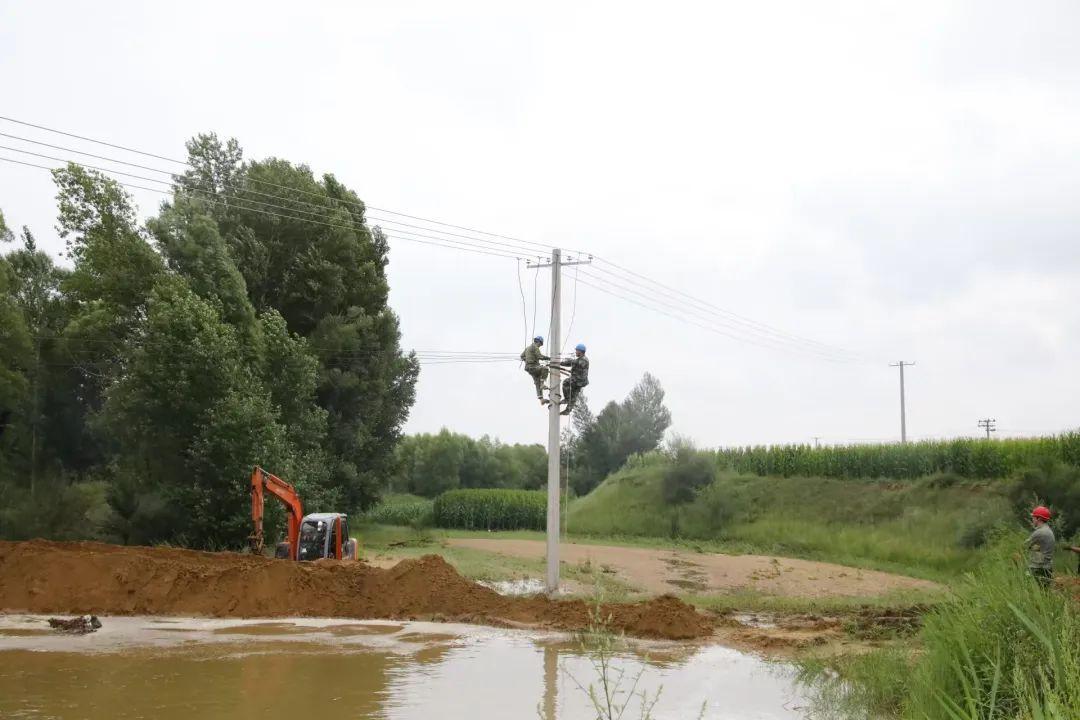迎战暴雨！内蒙古全发国际app全力包管电网清静运行