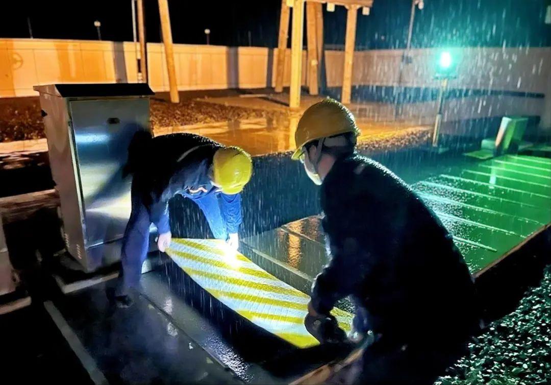 迎战暴雨！内蒙古全发国际app全力包管电网清静运行